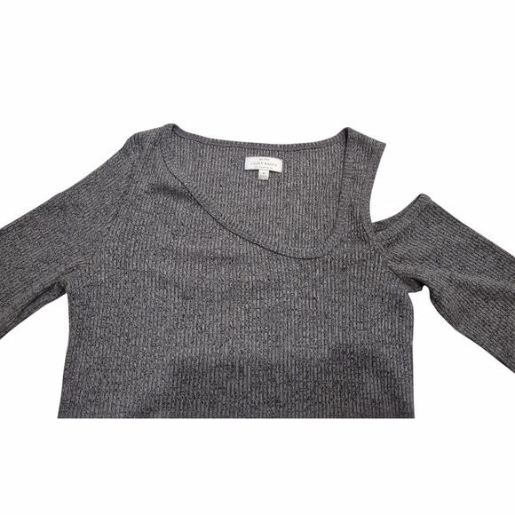 LUCKY BRAND Soft Gray Stretch Knit Top Exposed Shoulder Diagonal Neckline Size M - Picture 7 of 10